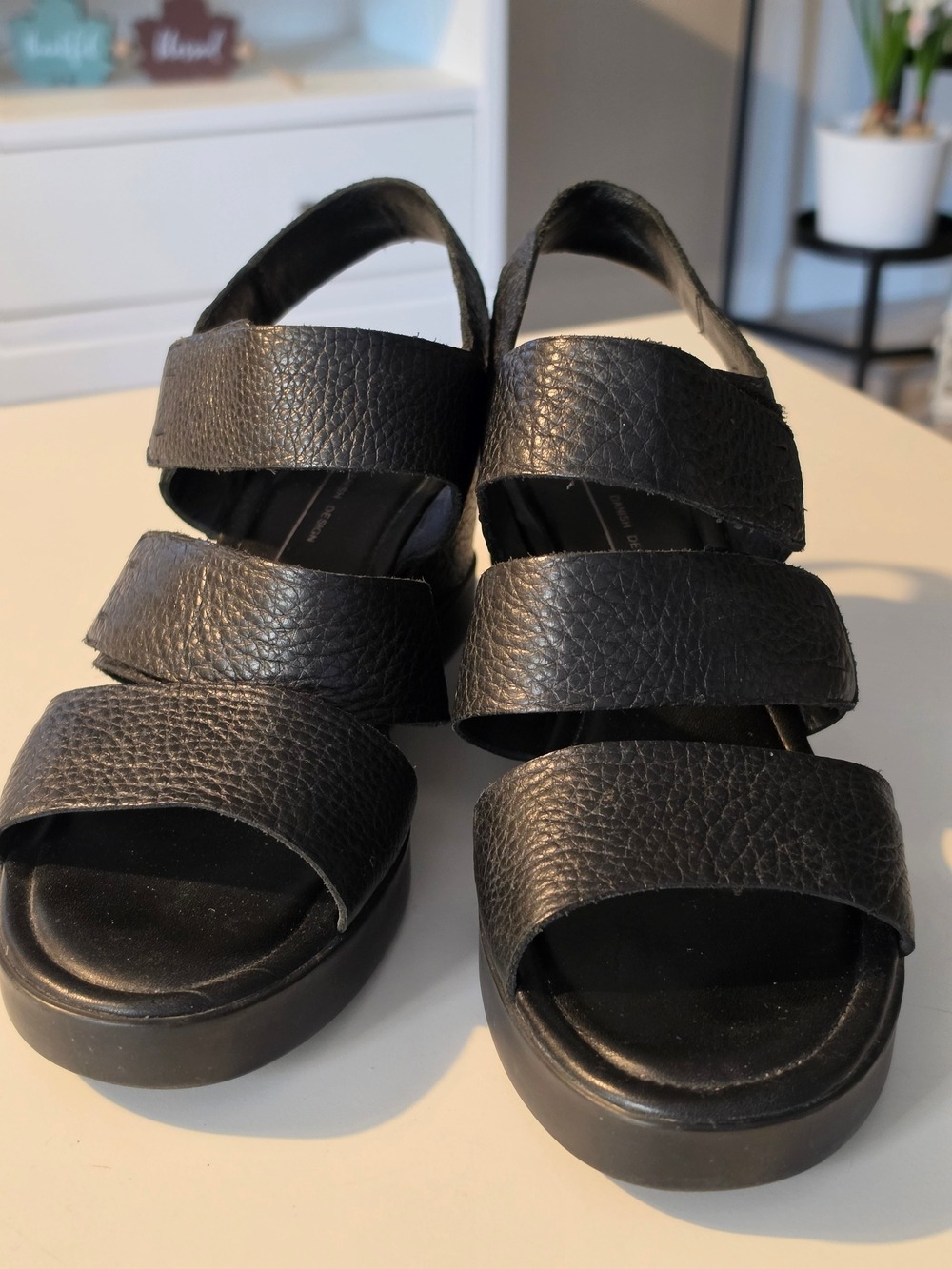 Ecco Black Leather Wedge Sandals with Adjustable Straps - Picture 2 of 9